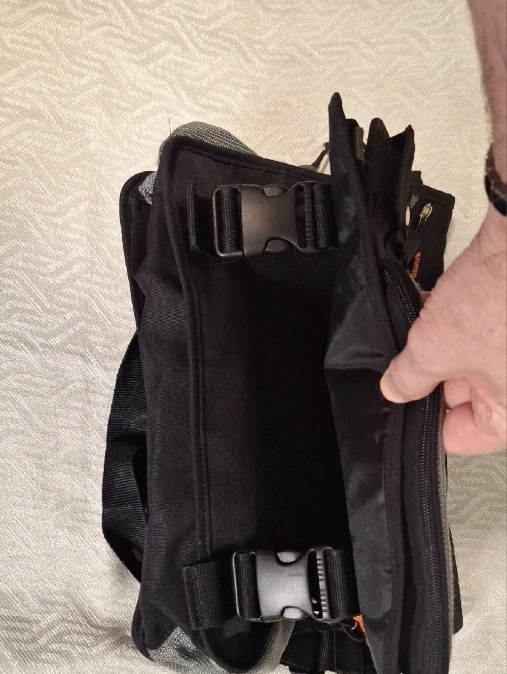ESPIRIT Black and Gray Men's Messenger Bag with Utility Pouch
